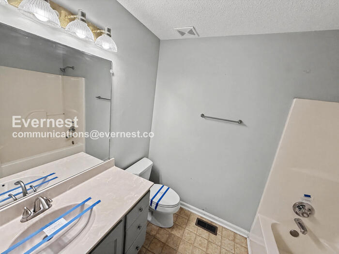 Building Photo - 1104 Oak Creek Trail