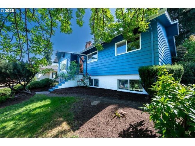 Building Photo - 7323 SW Nevada Terrace