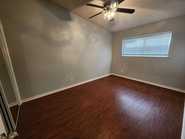 Building Photo - 2 BED IN SOUGHT AFTER HYDE PARK