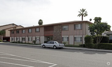 Building Photo - 360 E. Erna