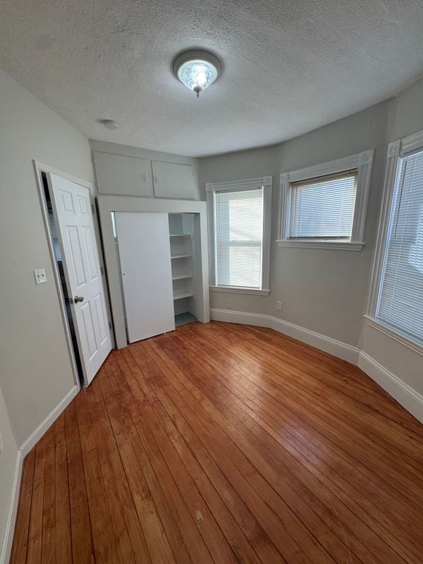 Building Photo - 164 Crest Ave