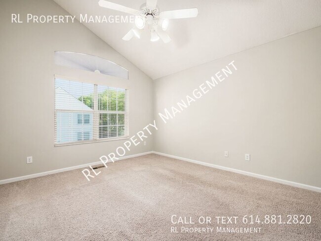 Building Photo - Spacious 3 bedroom 2.5 bathroom condo in W...