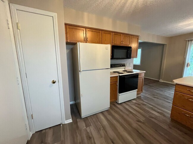 Building Photo - 5510 Columbine Ln