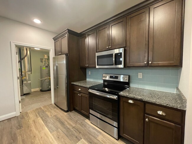 Building Photo - Beautiful Spacious Condos Prime Location M...