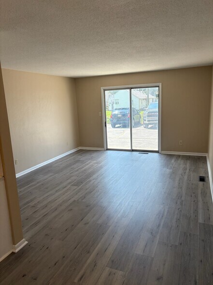 Building Photo - 820 4TH ST