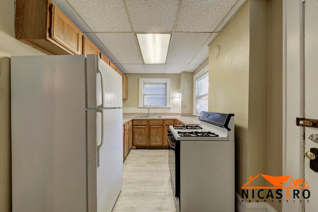 Building Photo - 1638 Indianola Ave