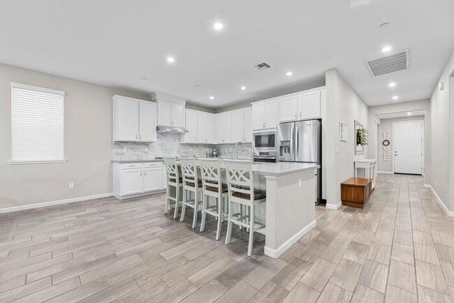 Building Photo - Beautiful 3 Bedroom PLUS bonus Room For Re...