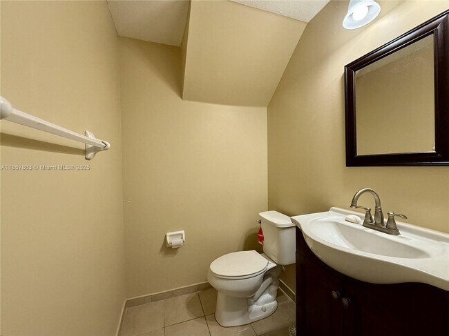 Building Photo - 698 SE 34th Terrace