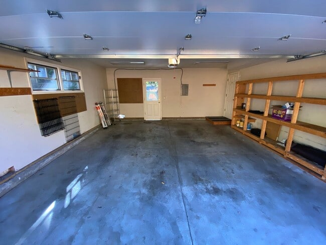 Building Photo - Beautifully Renovated 3BR/2.5BA Home in Co...