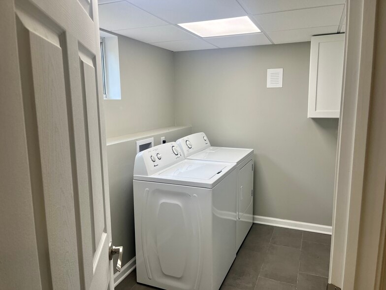 Laundry room - 295 Castlewood Rd