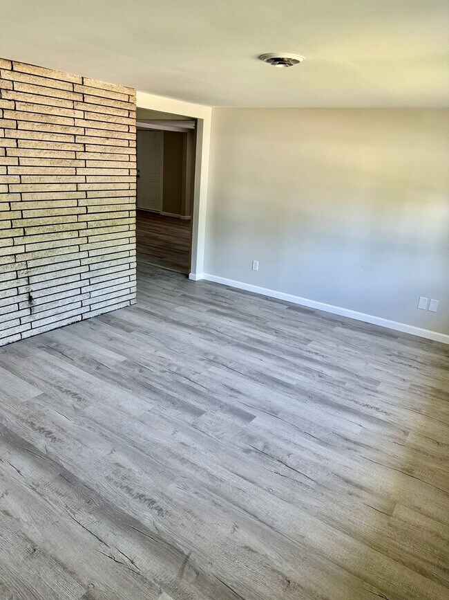 Building Photo - Charming Completely Remodeled Home!