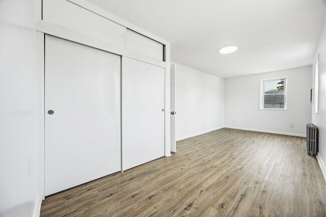 Building Photo - 826 7th St