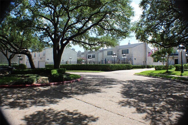 Building Photo - 7342 Regency Square Ct