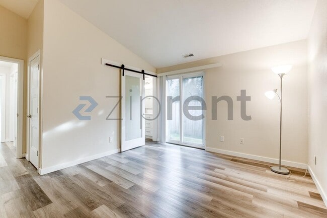 Building Photo - 3002 M Dr NE