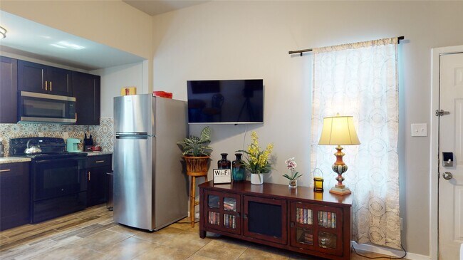 Building Photo - 4507 W Bayshore Dr