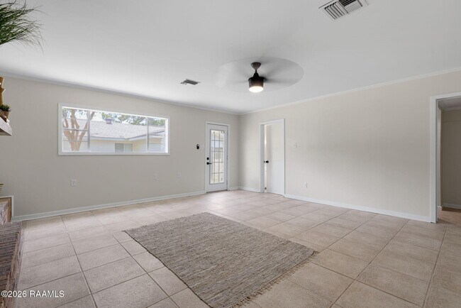 Building Photo - 209 Karen Dr