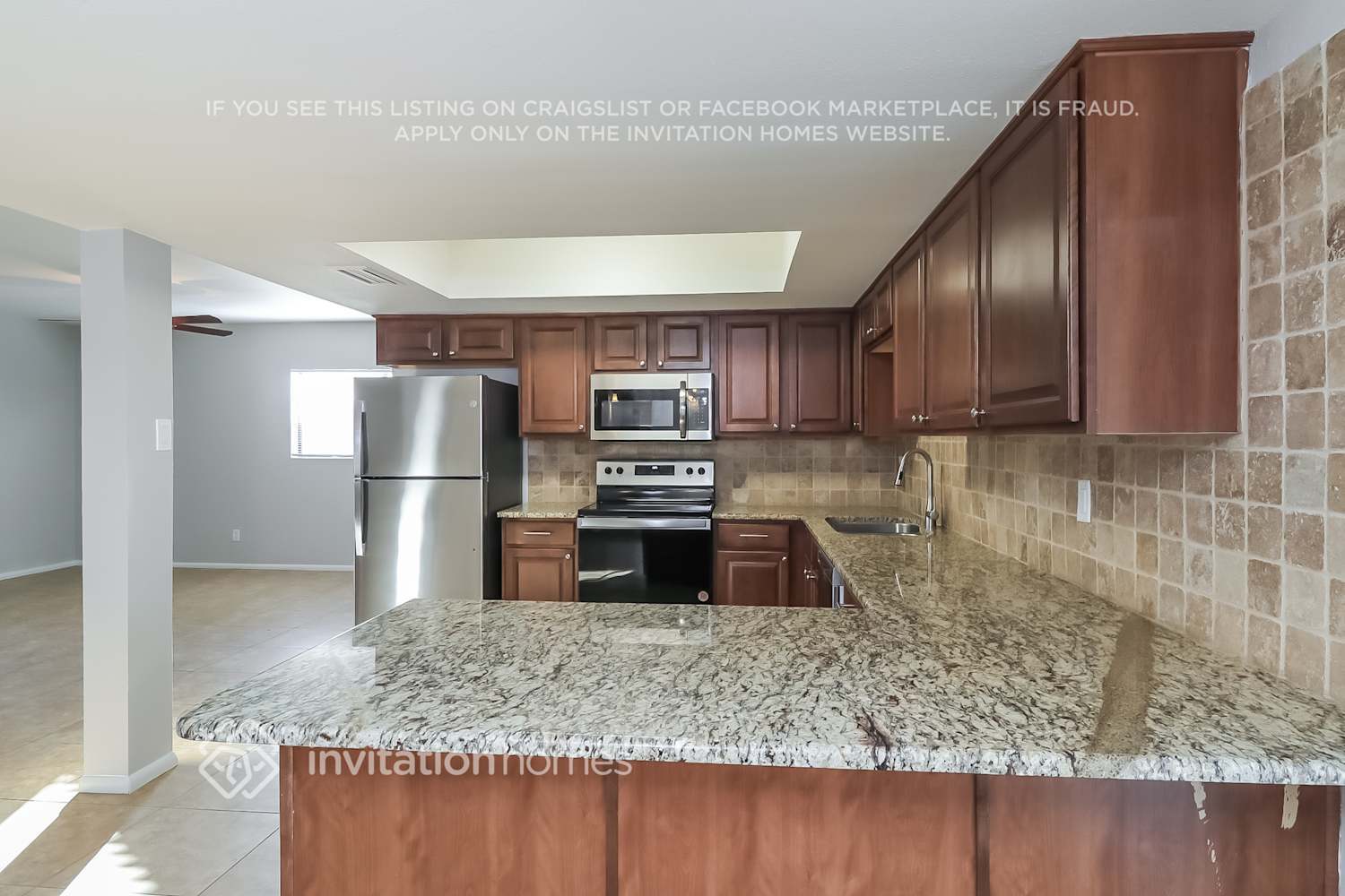 Building Photo - 3039 E Dahlia Dr