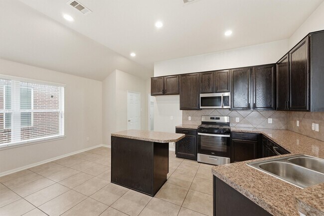 Building Photo - 5211 Cayenne Ln
