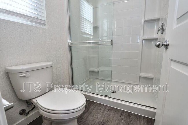 Building Photo - 2097 Shady Tree Cir