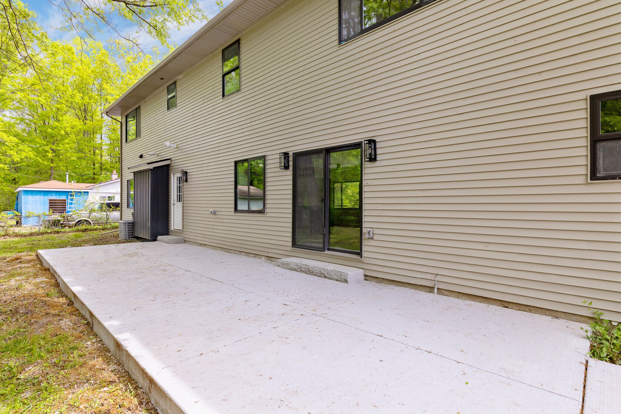 Building Photo - 7598 Lake Park Rd
