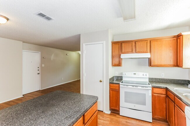 Building Photo - 617 Sawyer Dr