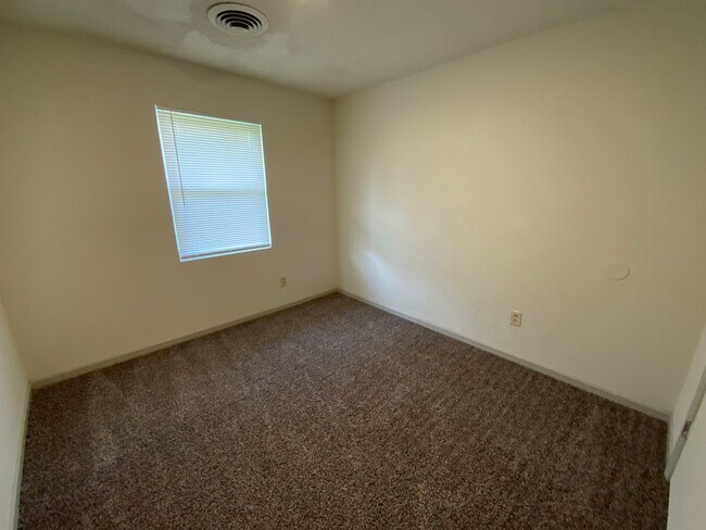 Building Photo - 1630 W Amos Dr