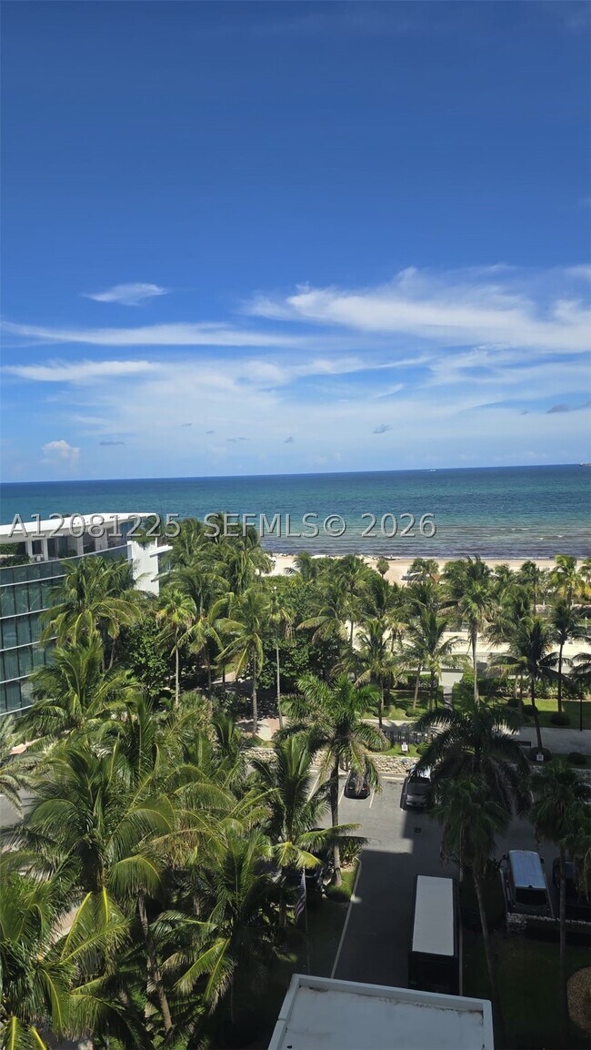 Building Photo - 2899 Collins Ave