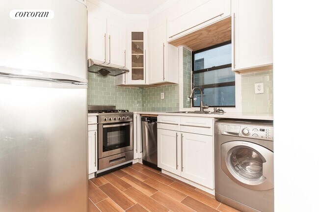 Building Photo - 67 W 107th St