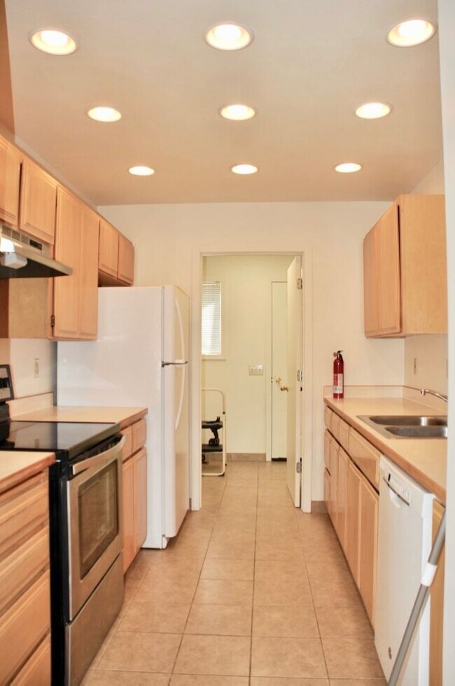 Building Photo - 2 bed 1 bath duplex Post Falls