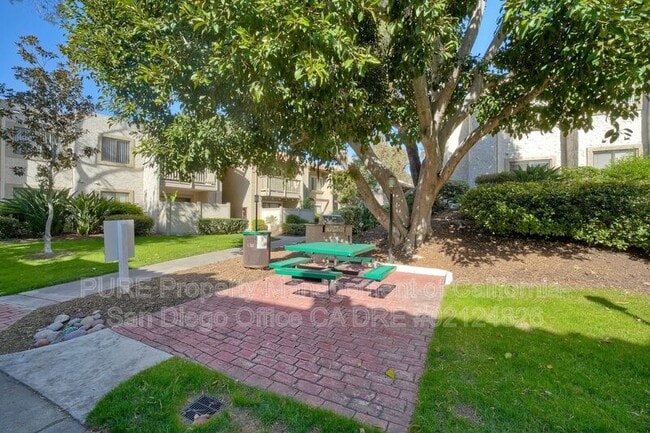 Building Photo - 9909 Azuaga St