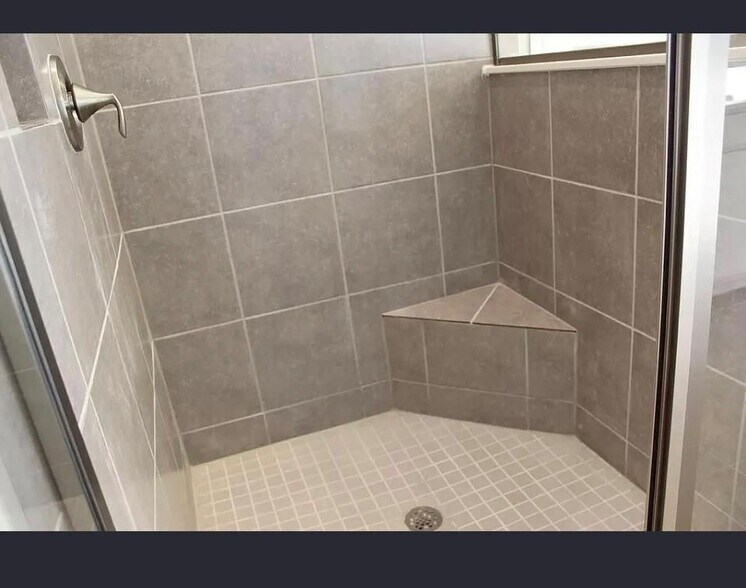 Building Photo - 428 Silver Brook Dr