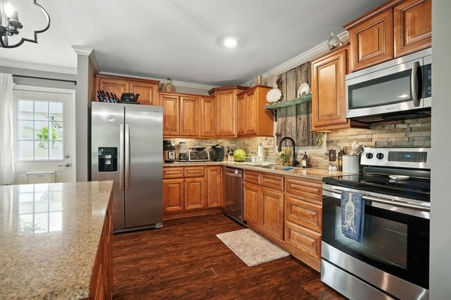 Building Photo - 864 Greenwood Rd