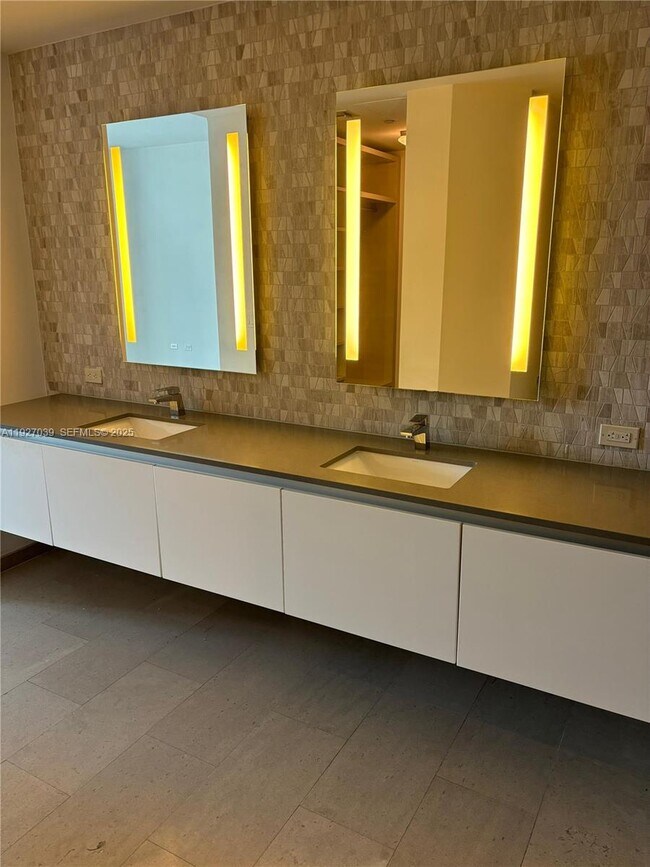 Building Photo - 68 SE 6th St