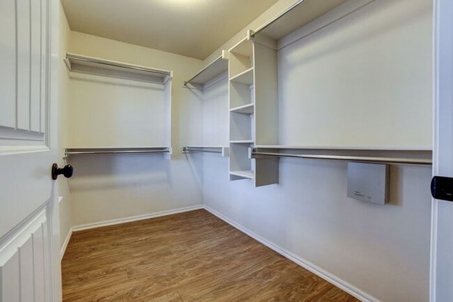 Building Photo - 3/2 Open And Bright Craftsman!