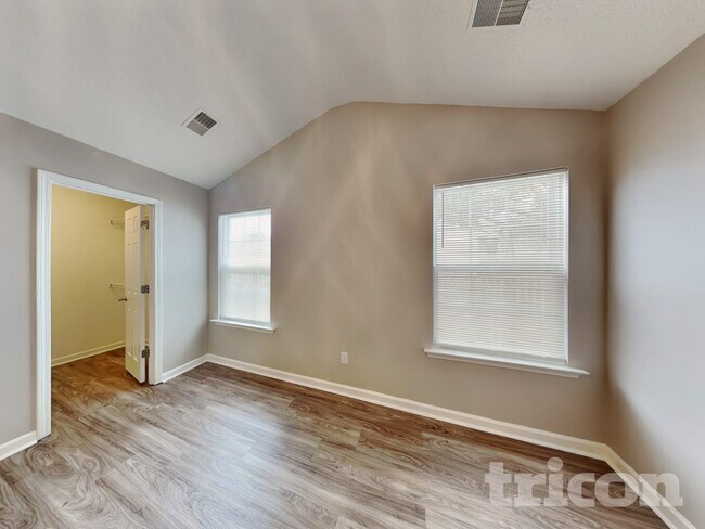 Building Photo - 524 Chisolm Way