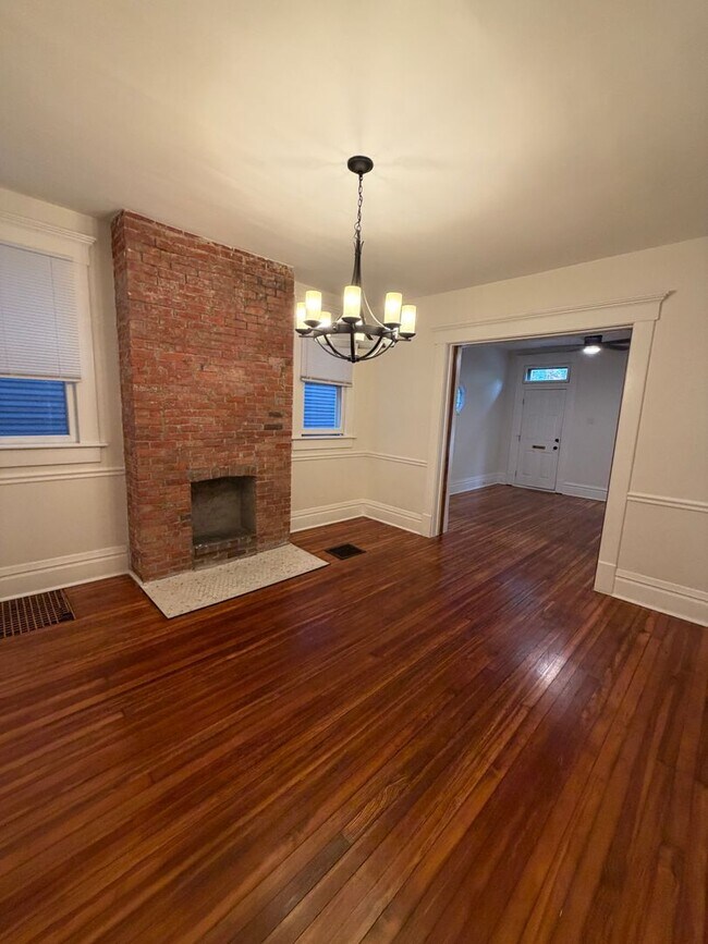 Building Photo - 297 Reinhard Ave