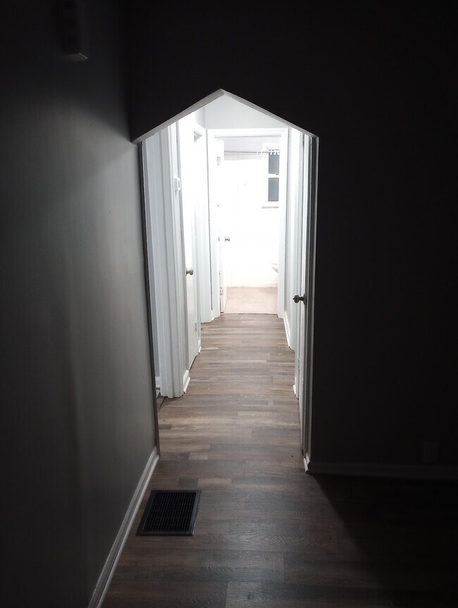 Building Photo - 2807 Sheldon Ave