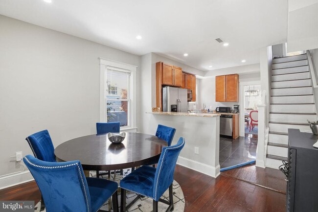 Building Photo - 1341 Franklin St NE