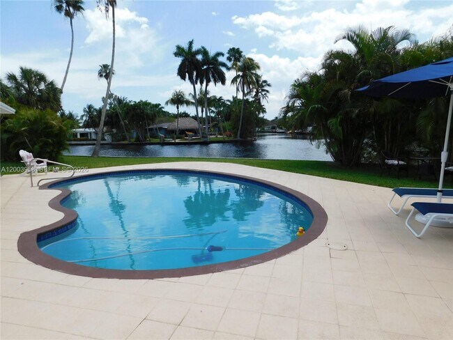 Building Photo - 108 NE 30th St