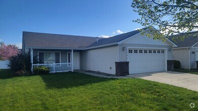 Building Photo - 3 Bedroom 2 Bath Home In North Spokane