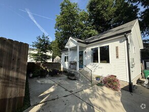 Building Photo - Secluced 800 Sq Ft 1-Bed Gem in Nashville’...