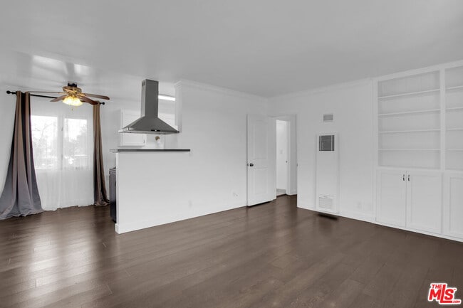 Building Photo - 1100 W Glendon Way