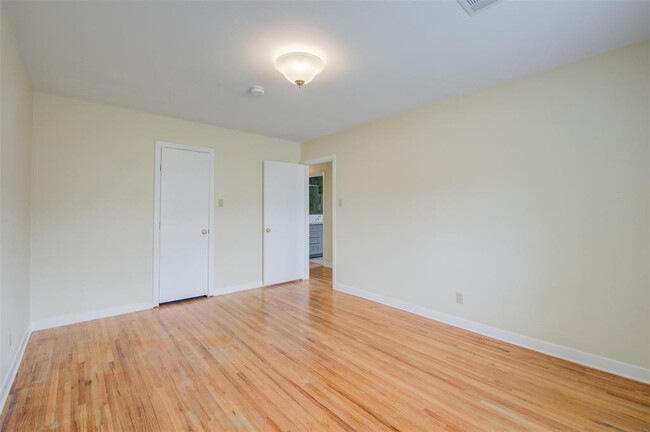Building Photo - 8807 McAvoy Dr