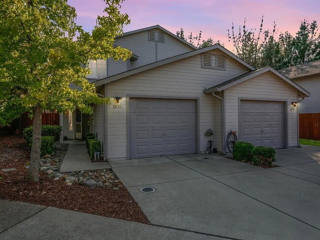 Building Photo - This is a lovely halfplex with 2 stories, 3 bedrooms, and 2.5 bathrooms in a quiet HOA neighborhood