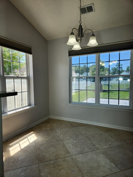 Building Photo - 505 White Hawk Ct