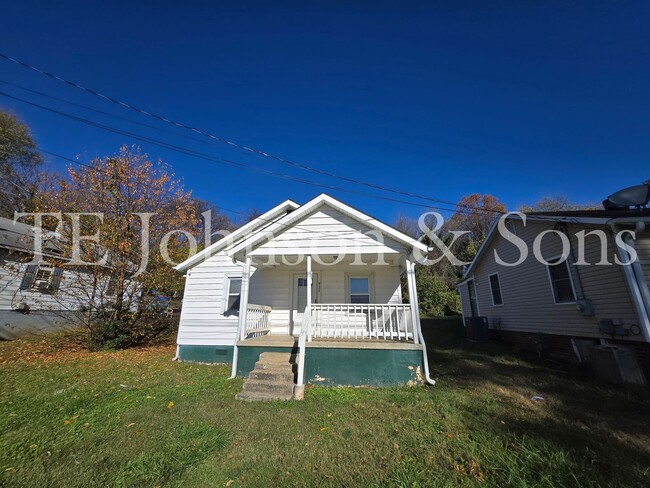 Building Photo - Charming 2 Bedroom with Front Porch