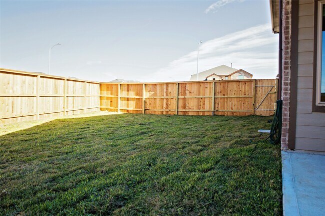 Building Photo - 5615 Cedar Cres Ct