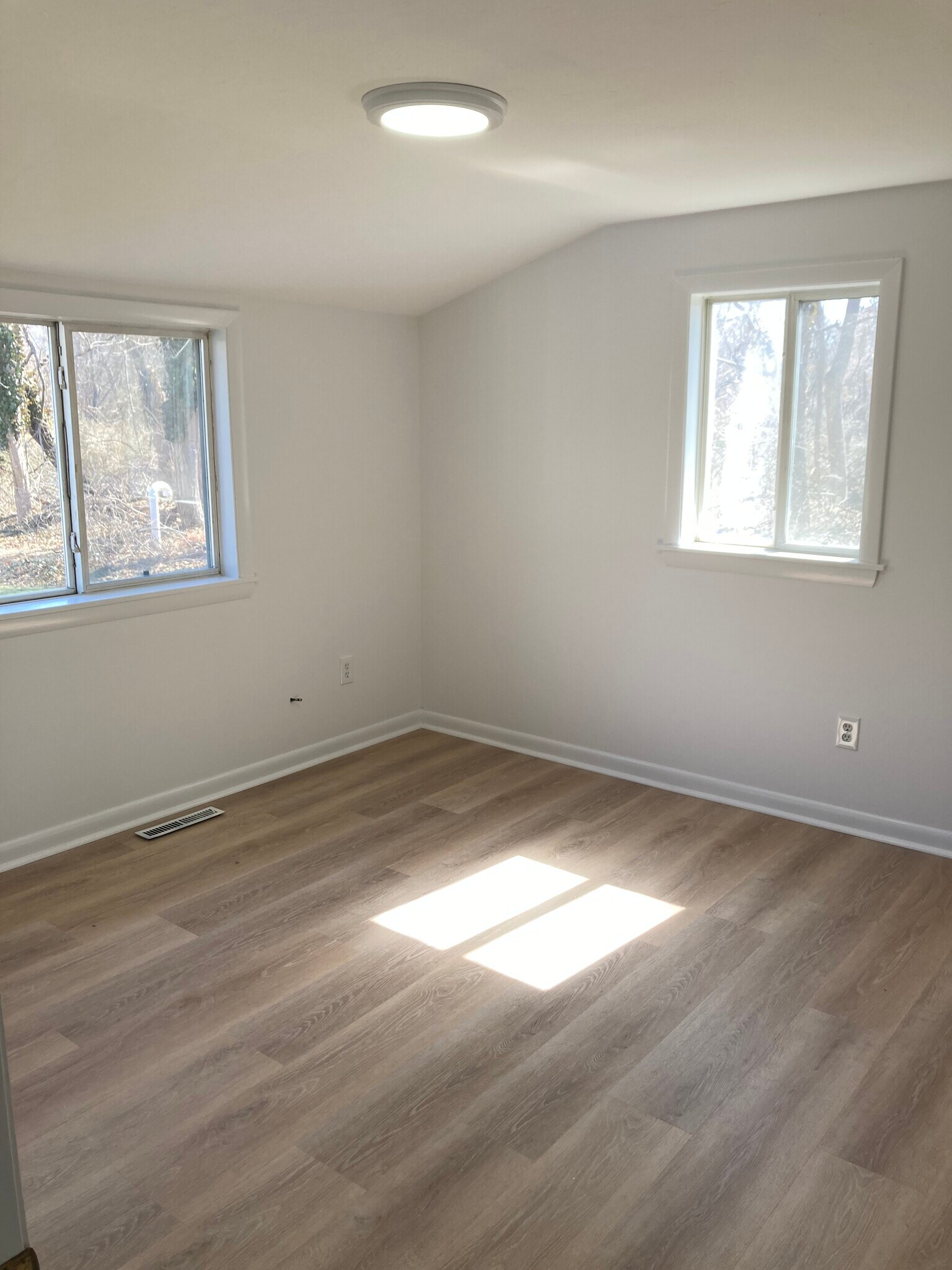 Building Photo - 8 Regency Dr