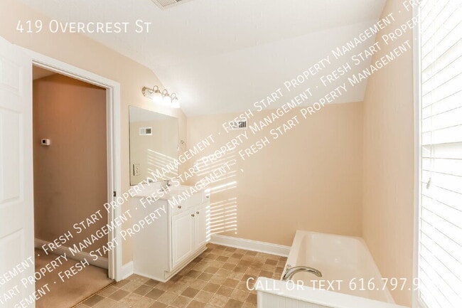 Building Photo - 419 Overcrest St