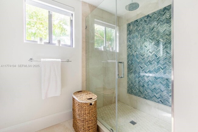 Building Photo - 2809 NE 14th Ave